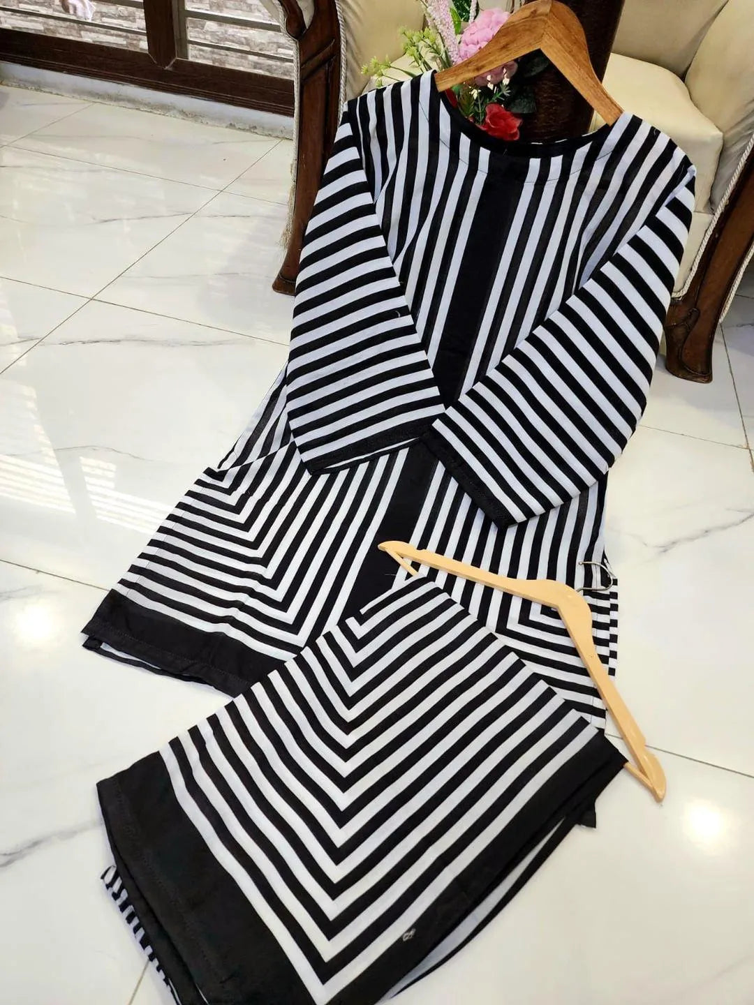 Stylish Women's Stitched Shirt And Trouser Set in Black - 2 Pcs - Digital Print on Swiss Lawn